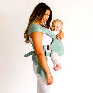 Lalabu baby wearing Kerier in Sage
